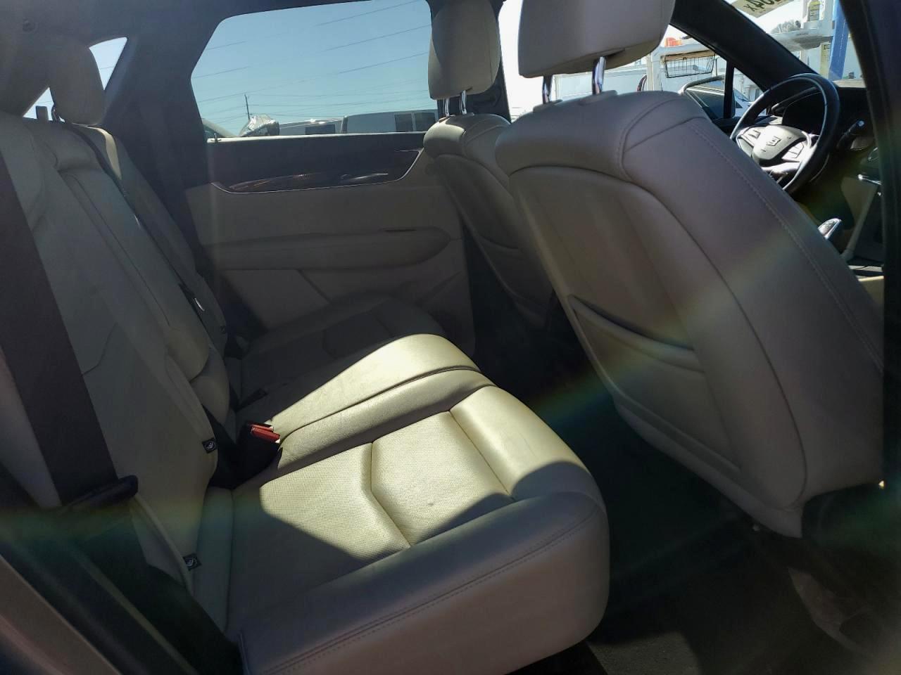 2019 Cadillac XT5 - Image 11