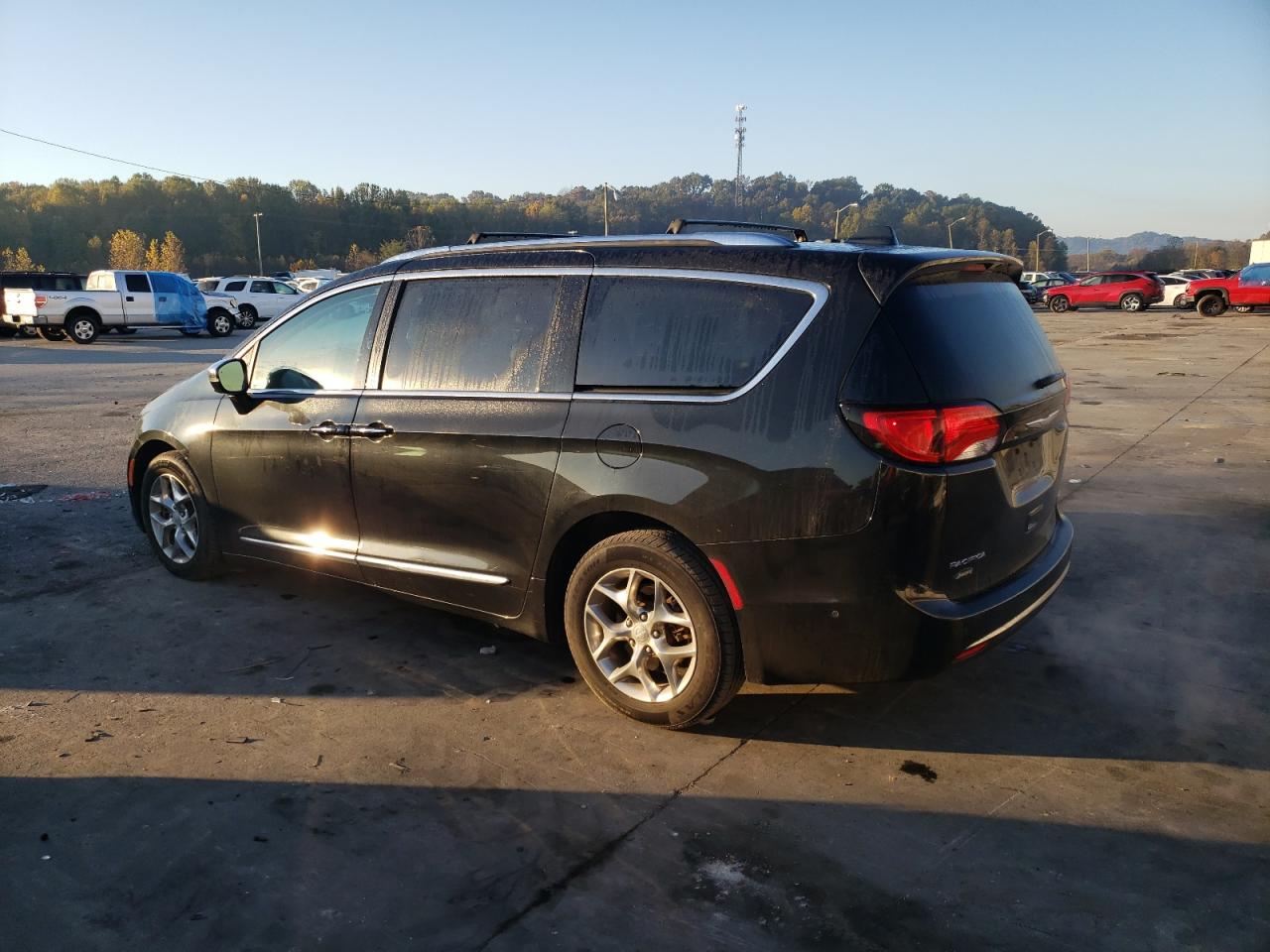 2018 Chrysler Pacifica - Image 2