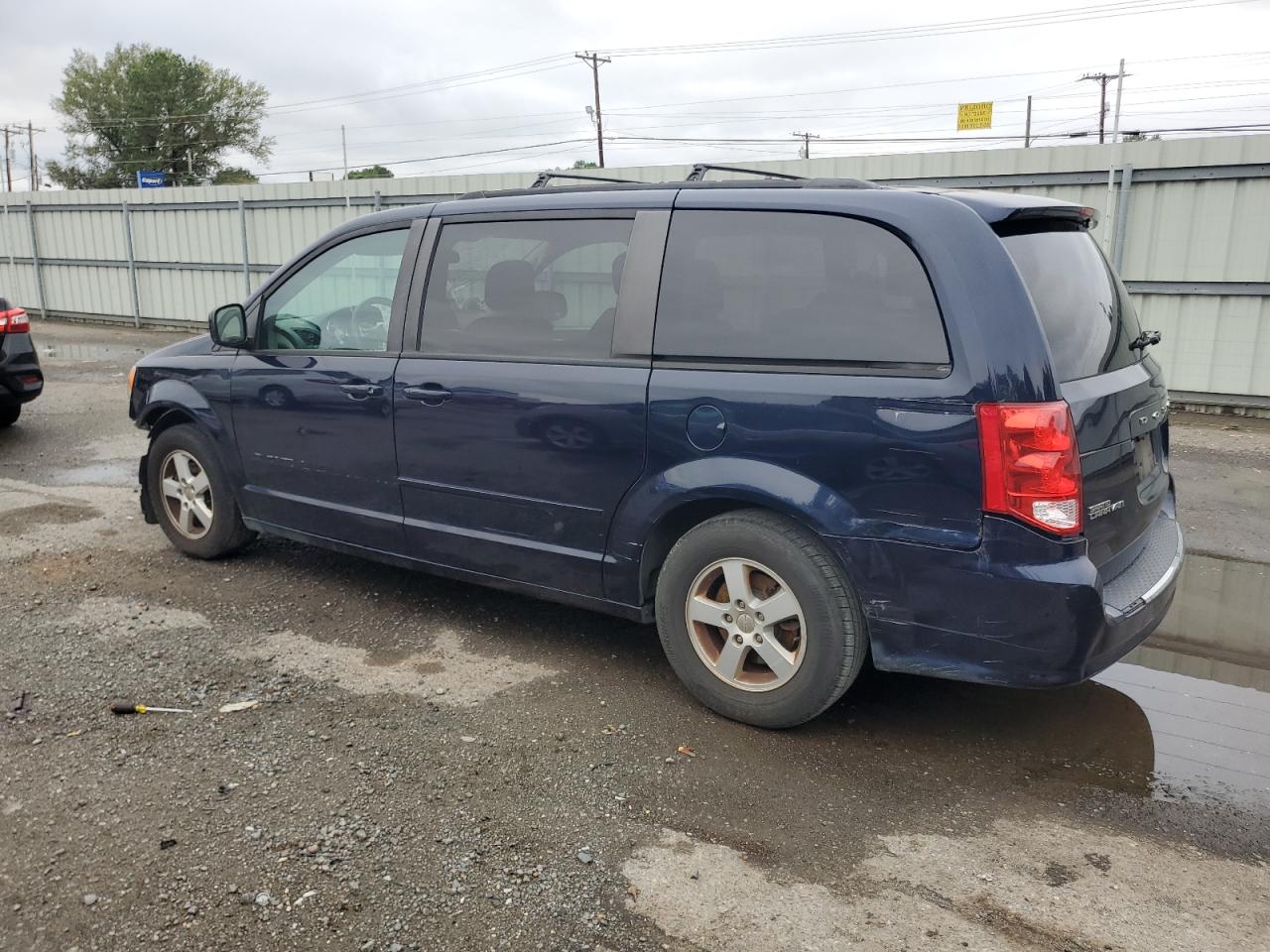 2012 Dodge Caravan - Image 2