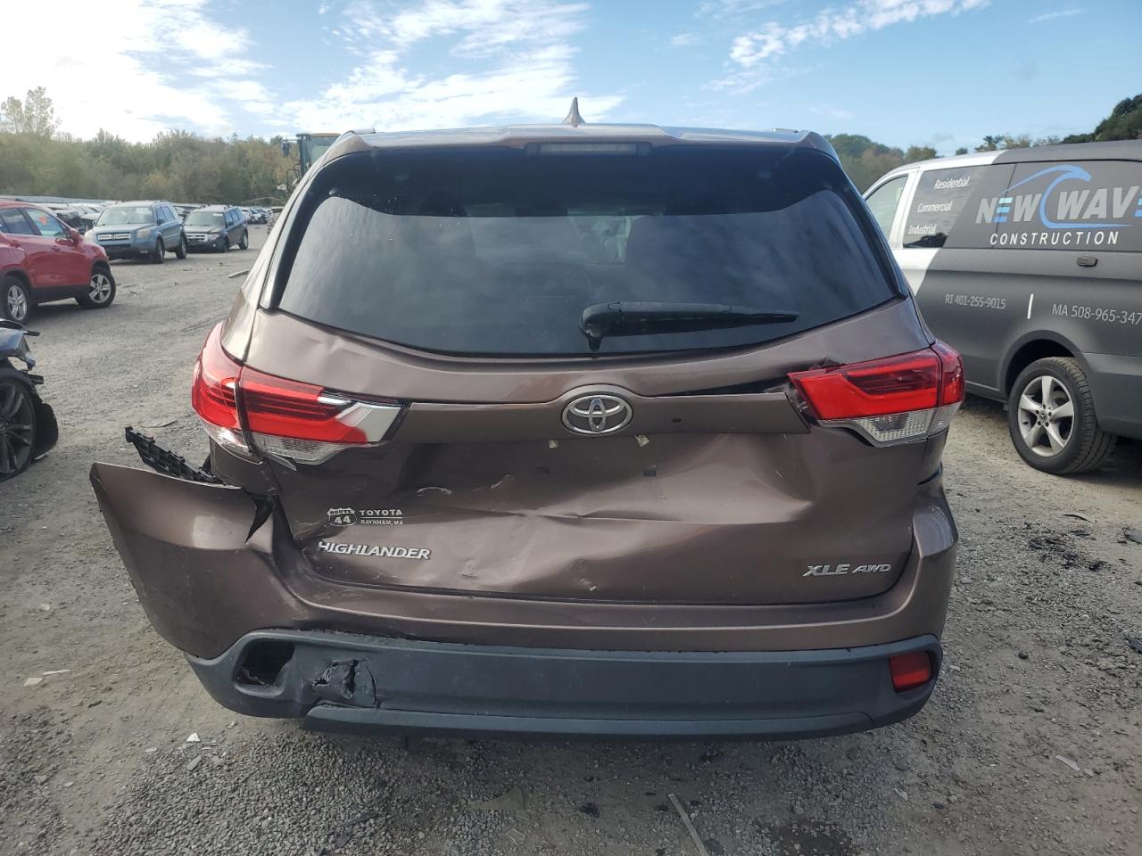 5TDJZRFH9HS377155 2017 Toyota Highlander Se