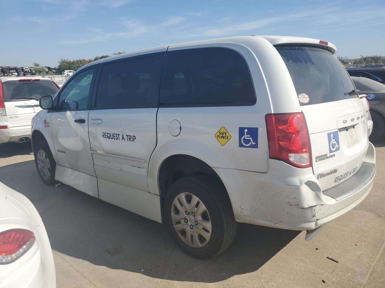 2019 Dodge Caravan - Image 2