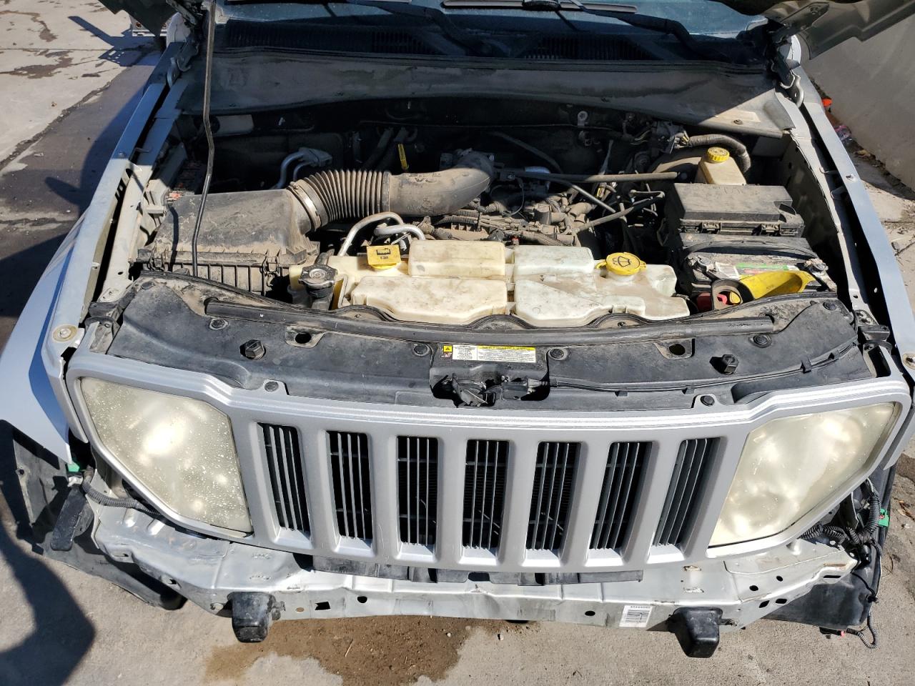 2012 Jeep Liberty (North America) - Image 12
