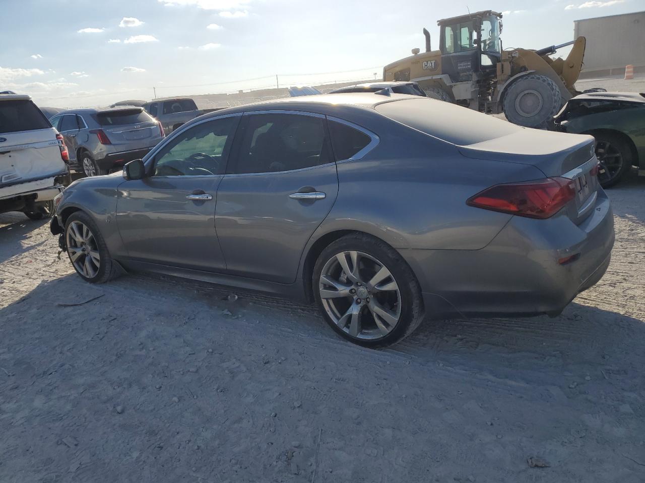 2017 Infiniti Q70 - Image 2