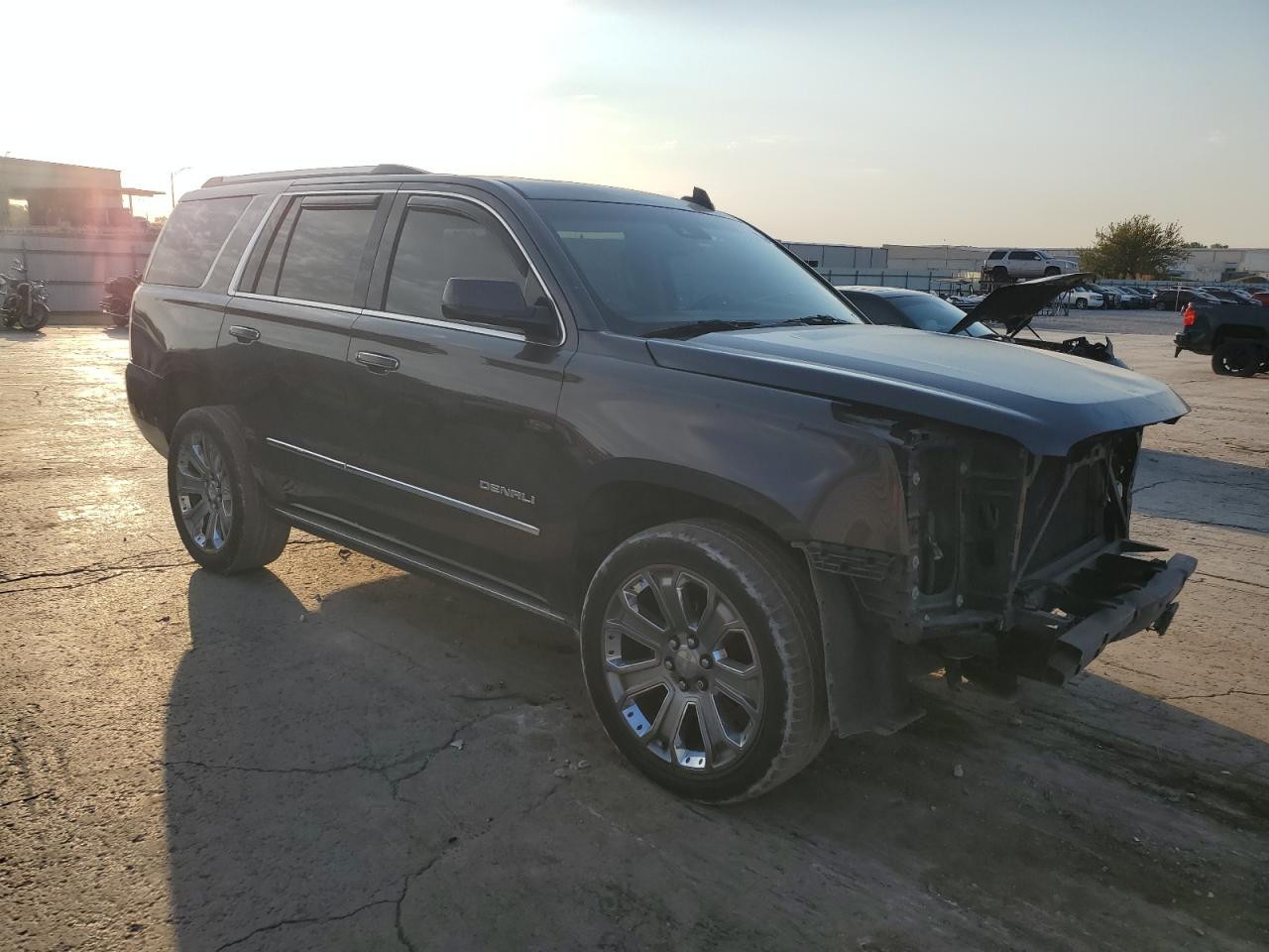 2017 GMC Yukon - Image 4