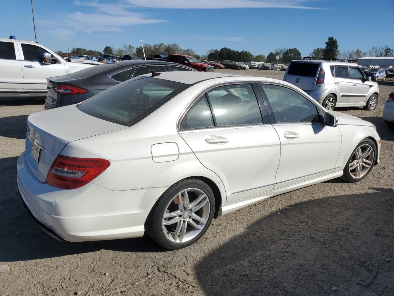 VIN WDDGF4HB8DR262821 2013 MERCEDES-BENZ C-CLASS no.3