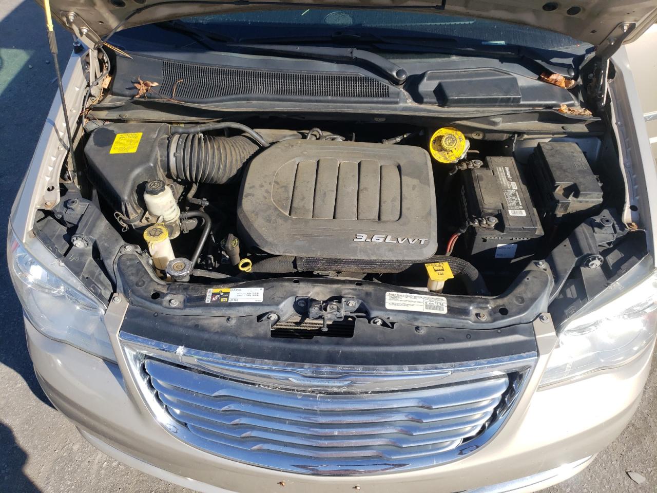 2015 Chrysler Town & Country - Image 12