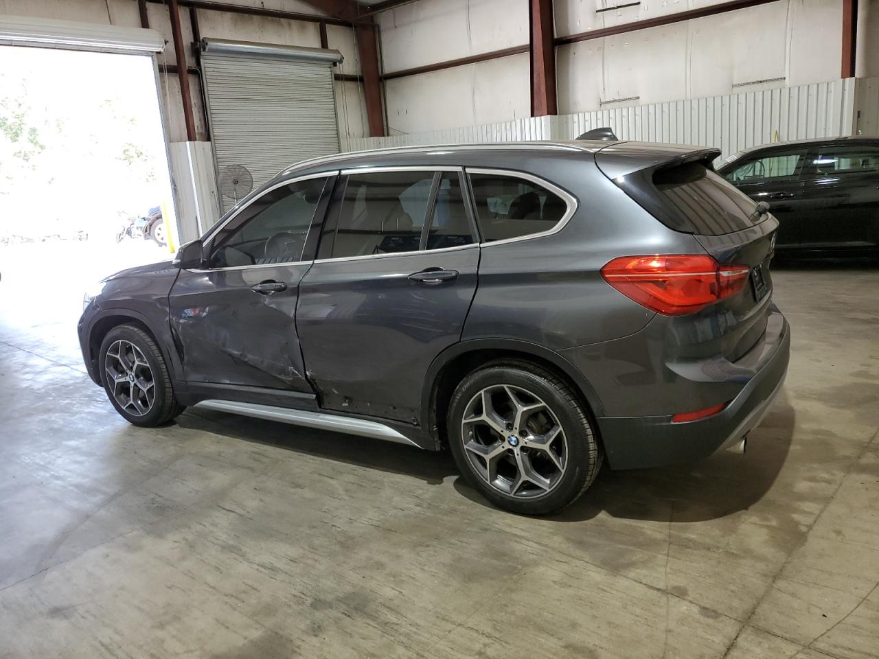 VIN WBXHT3C30G5F63666 2016 BMW X1 no.2