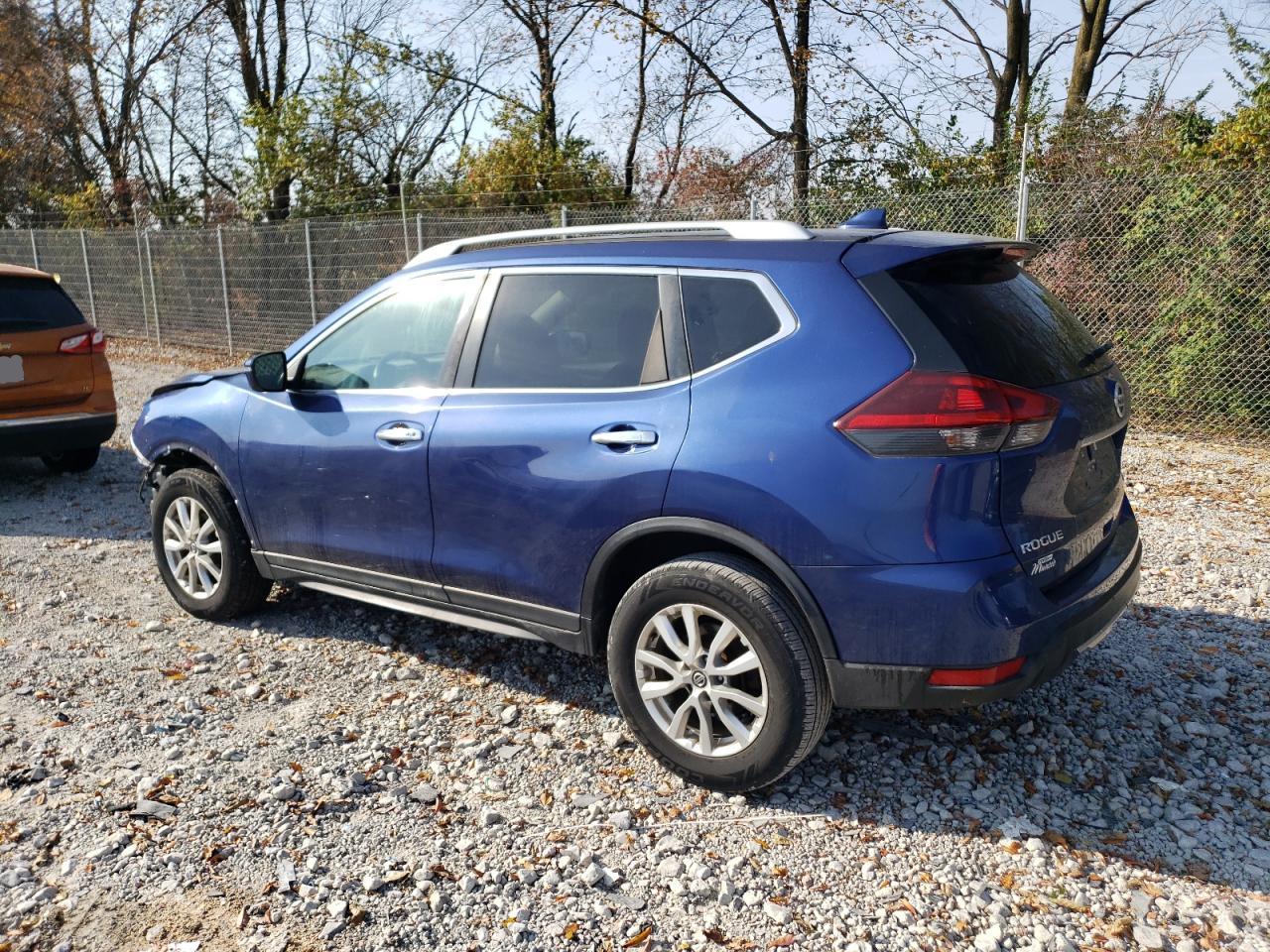 5N1AT2MVXJC788214 2018 NISSAN ROGUE - Image 2