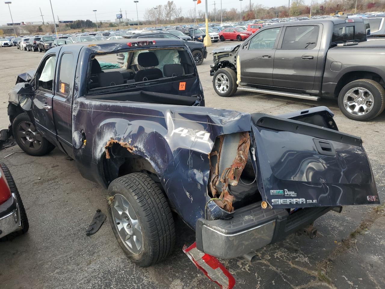 2010 GMC Sierra - Image 2