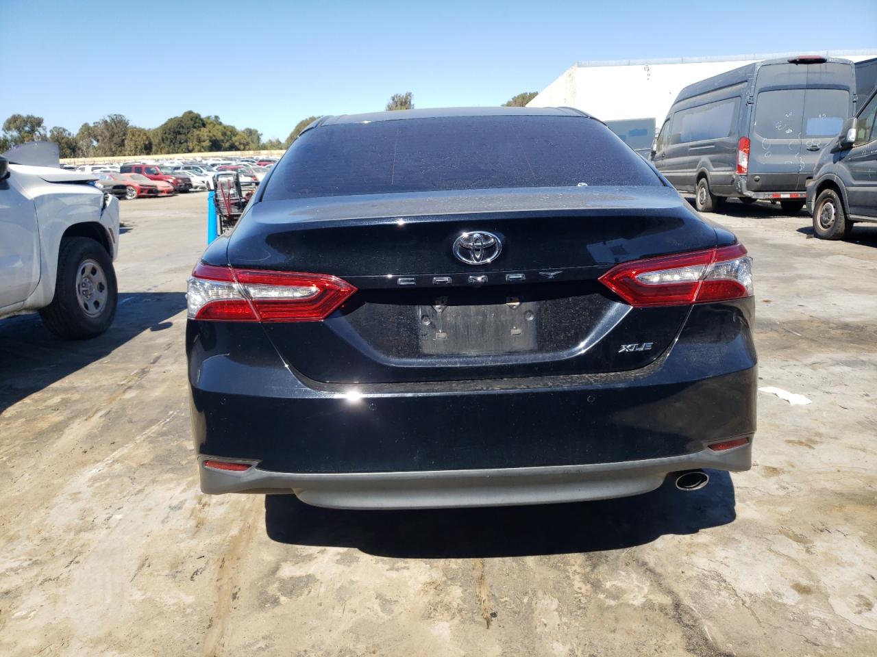 4T1B11HK0JU004105 2018 Toyota Camry L