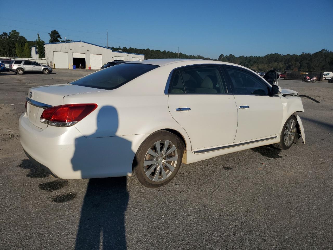 2011 Toyota Avalon - Image 3