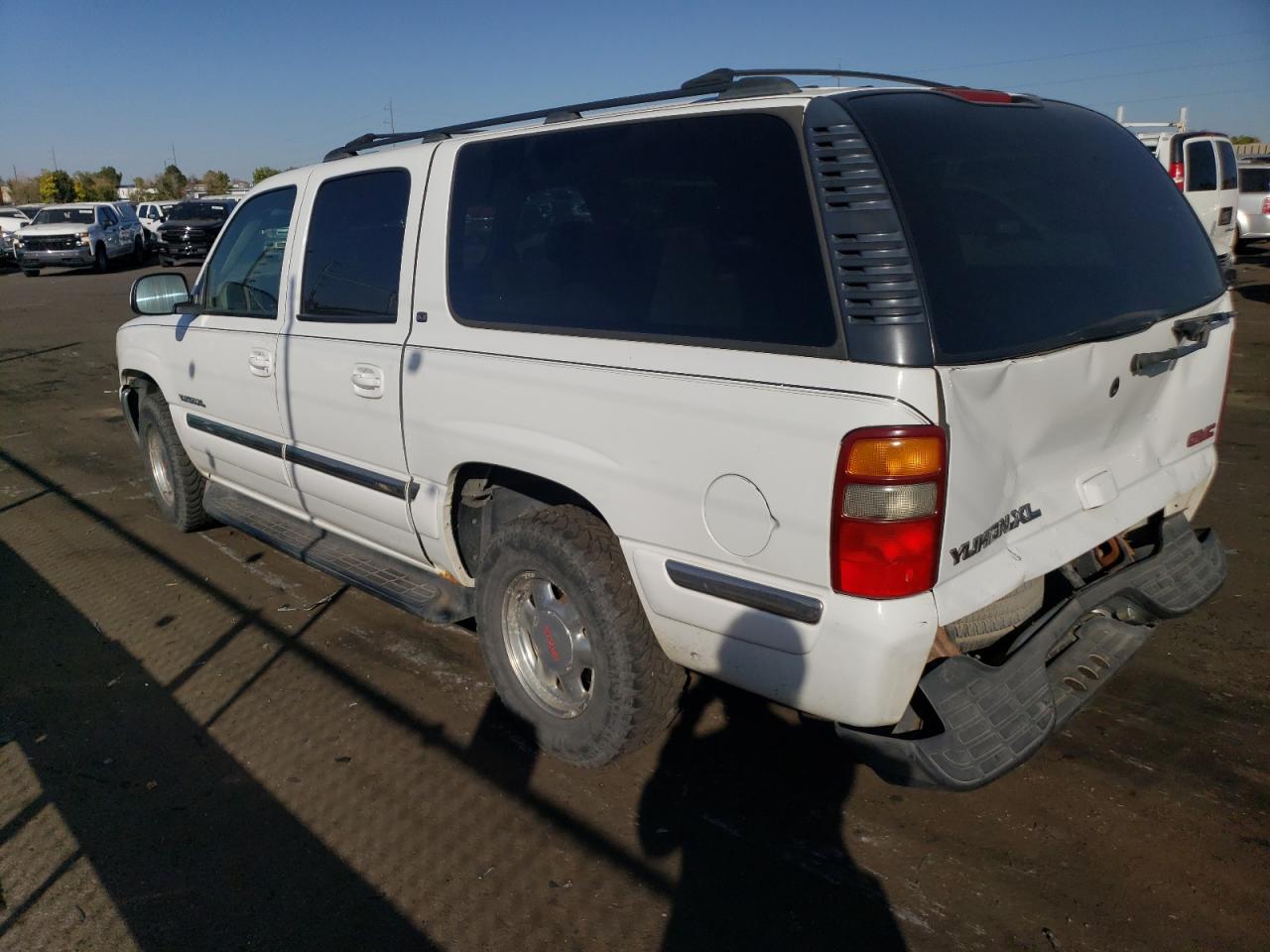 2000 GMC Yukon - Image 2