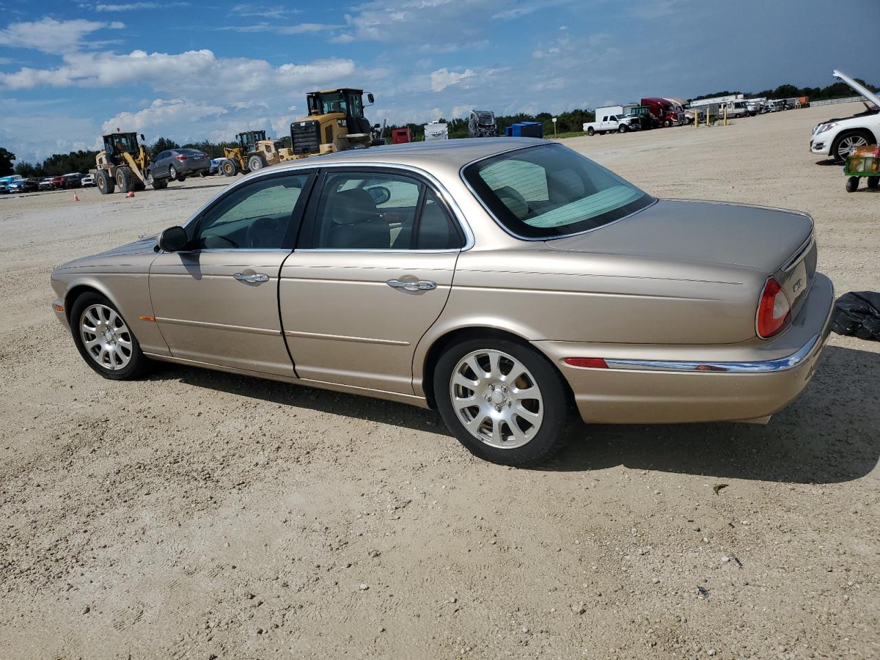 2004 Jaguar XJ - Image 2