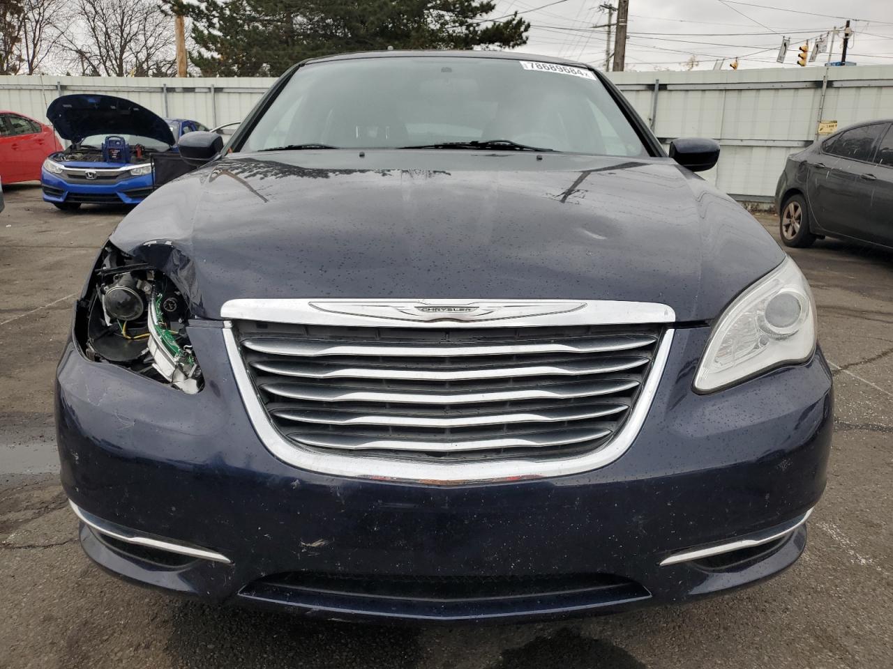 2014 Chrysler 200 - Image 5