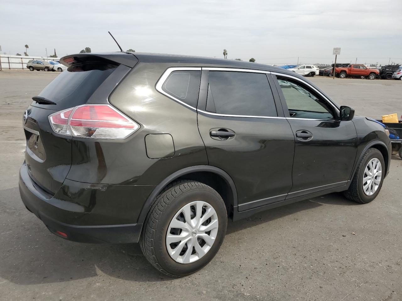 2016 Nissan Rogue - Image 3