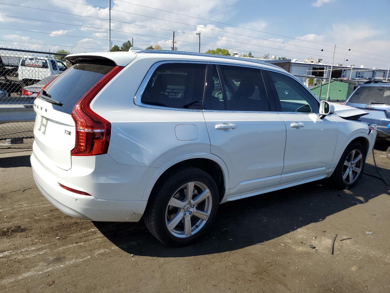 2022 Volvo XC90 - Image 3