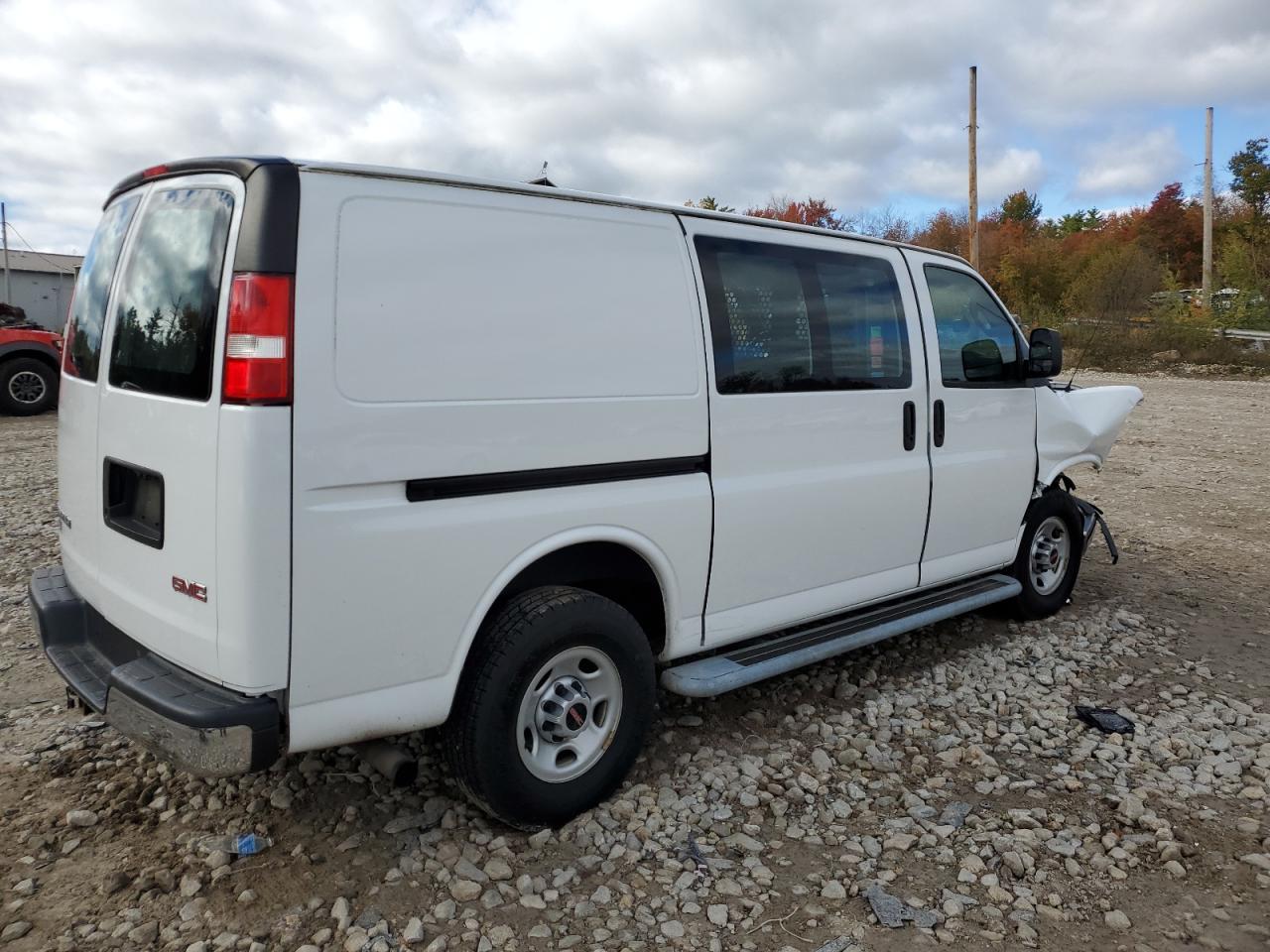 2017 GMC Savana - Image 3