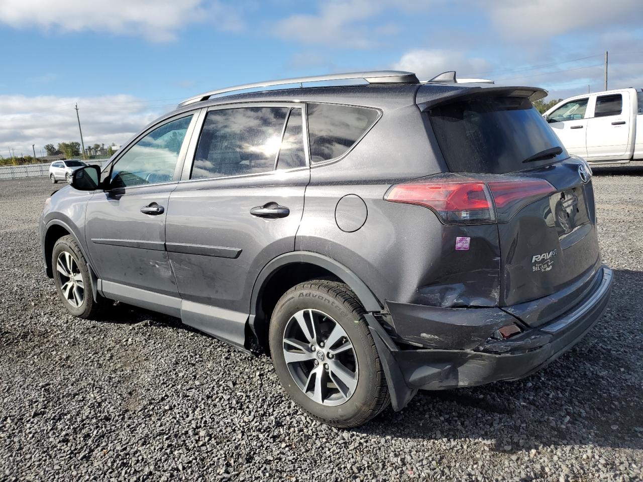 2T3ZFREV6JW438579 2018 TOYOTA RAV 4 - Image 2