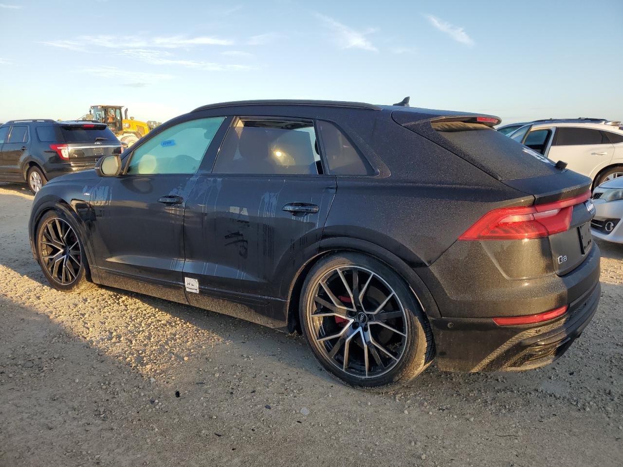 WA1FVAF10KD029523 2019 AUDI Q8 - Image 2