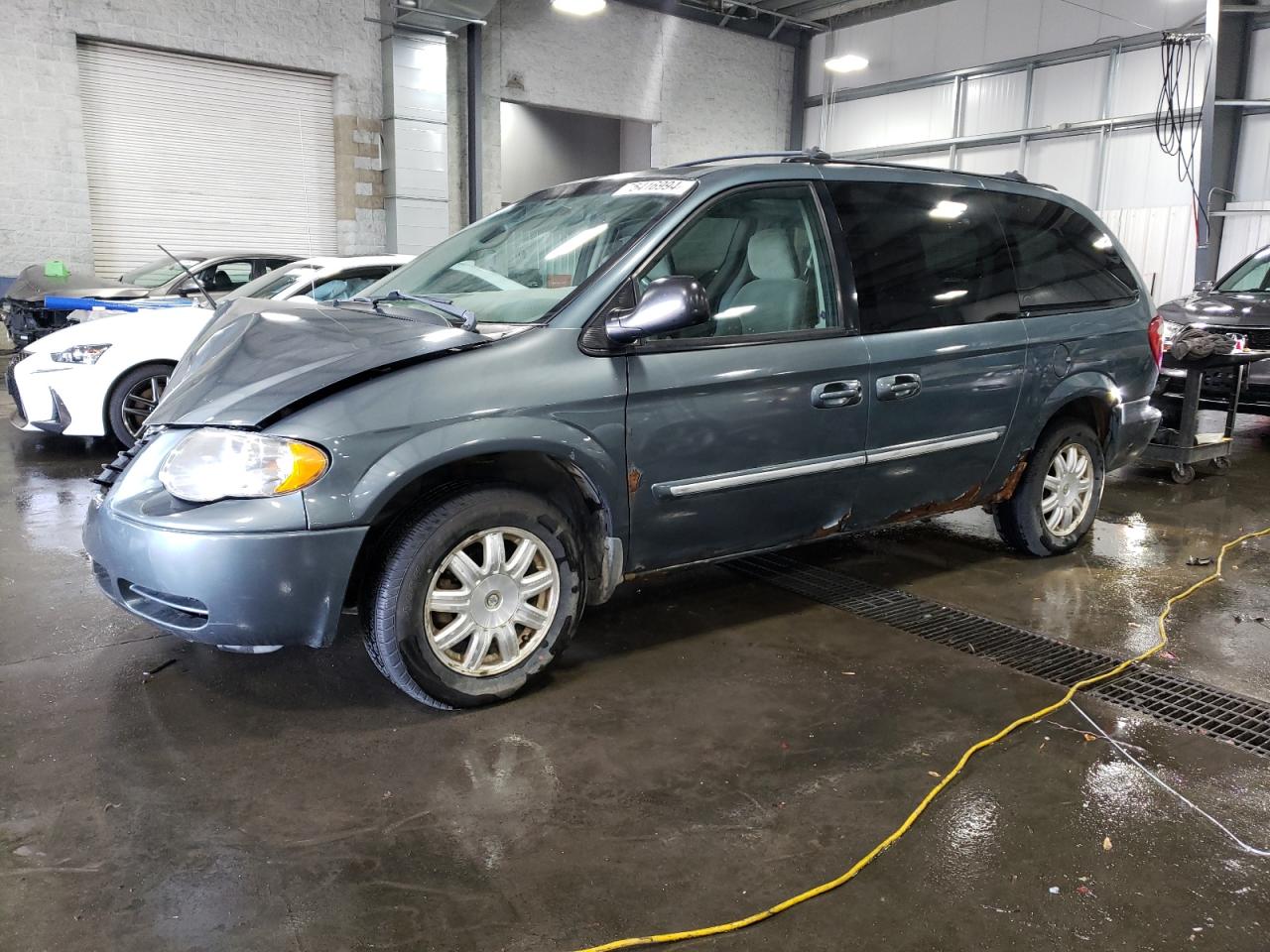 2005 Chrysler Town & Country - Image 1