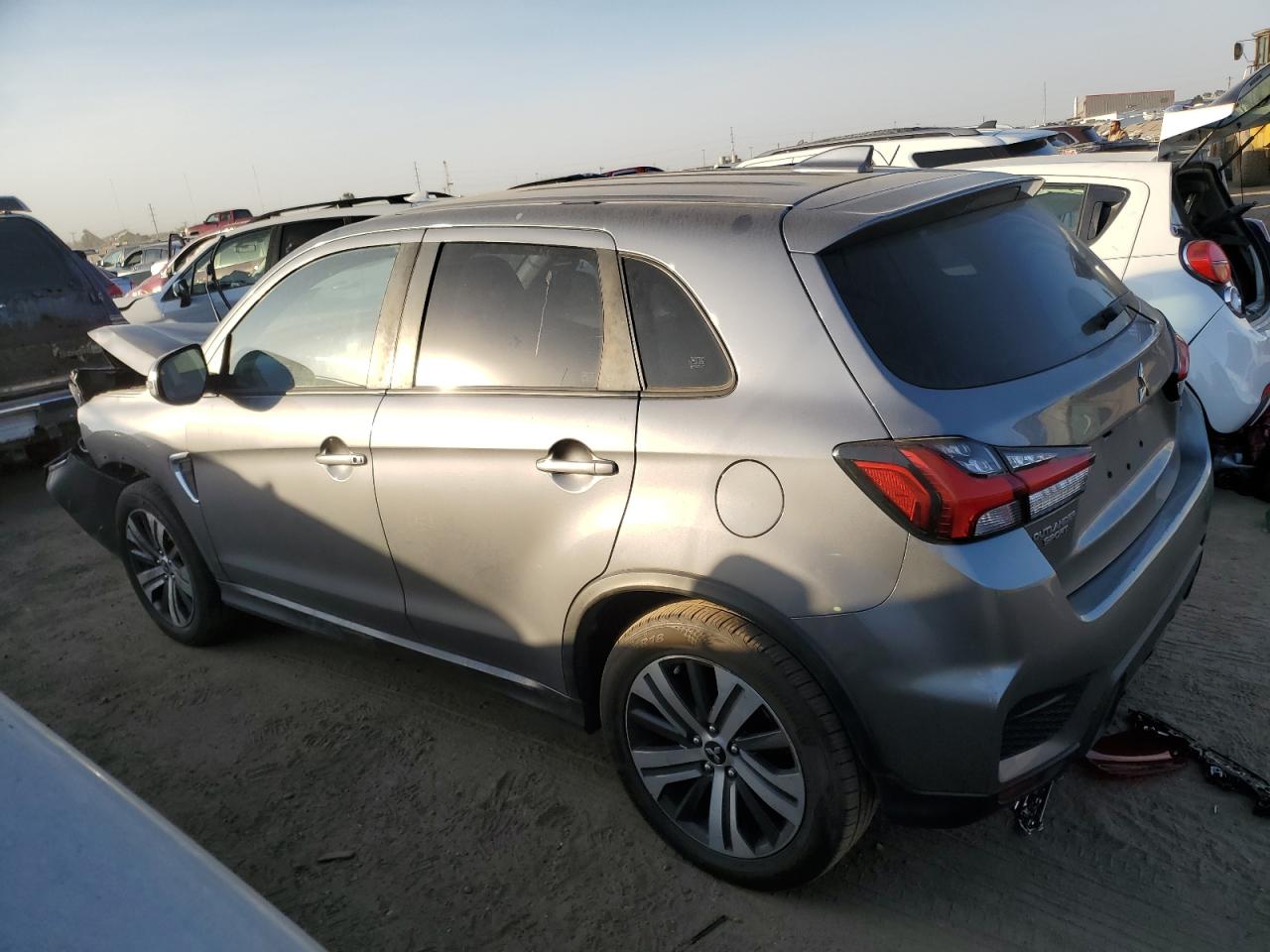 2021 Mitsubishi Outlander - Image 2