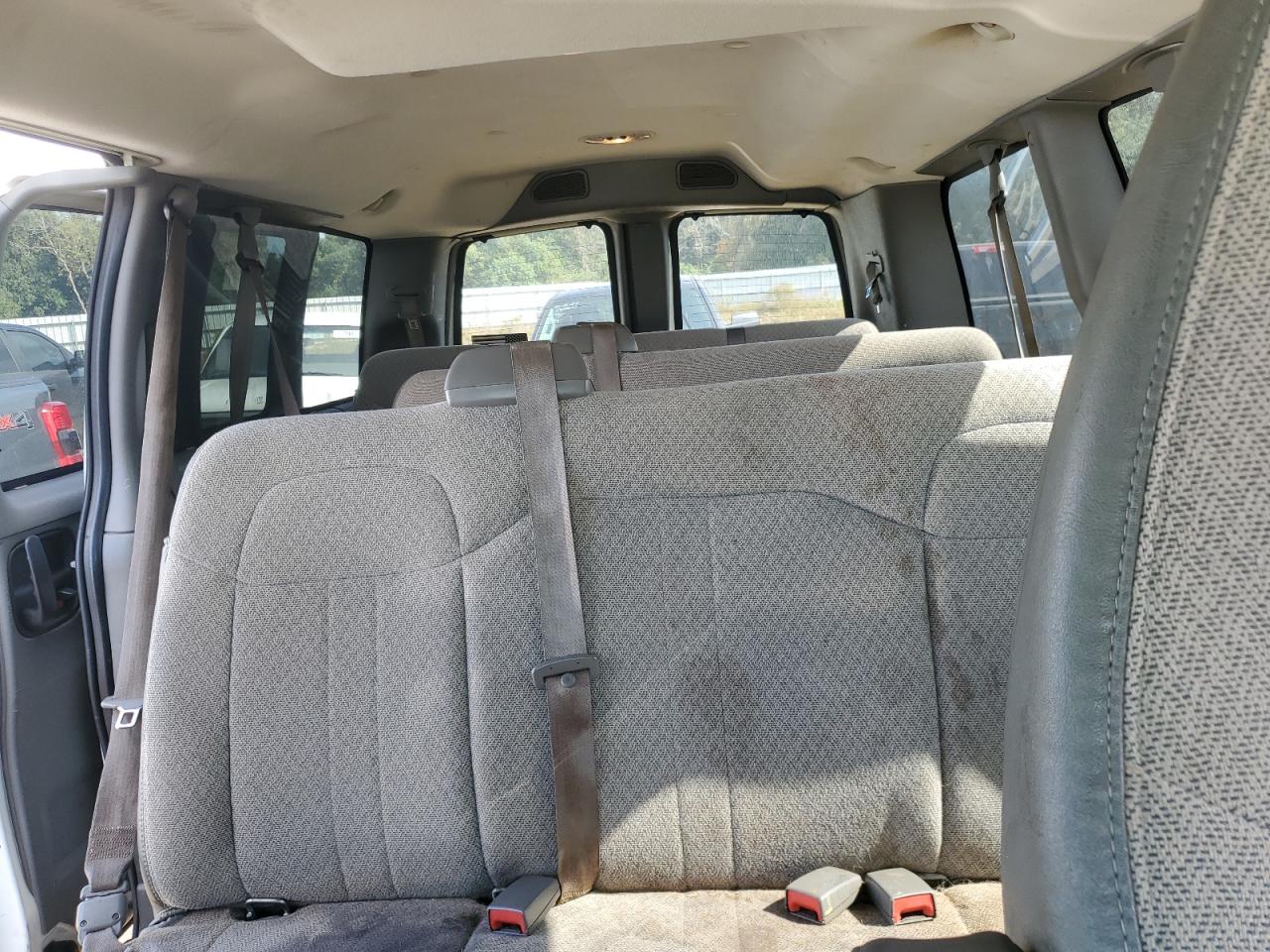 2012 Chevrolet Express - Image 10