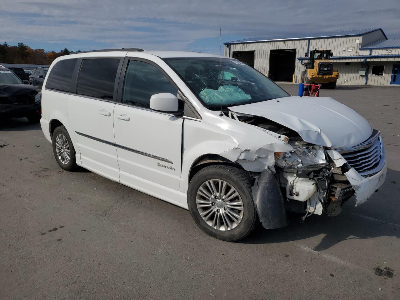 2016 Chrysler Town & Country - Image 4