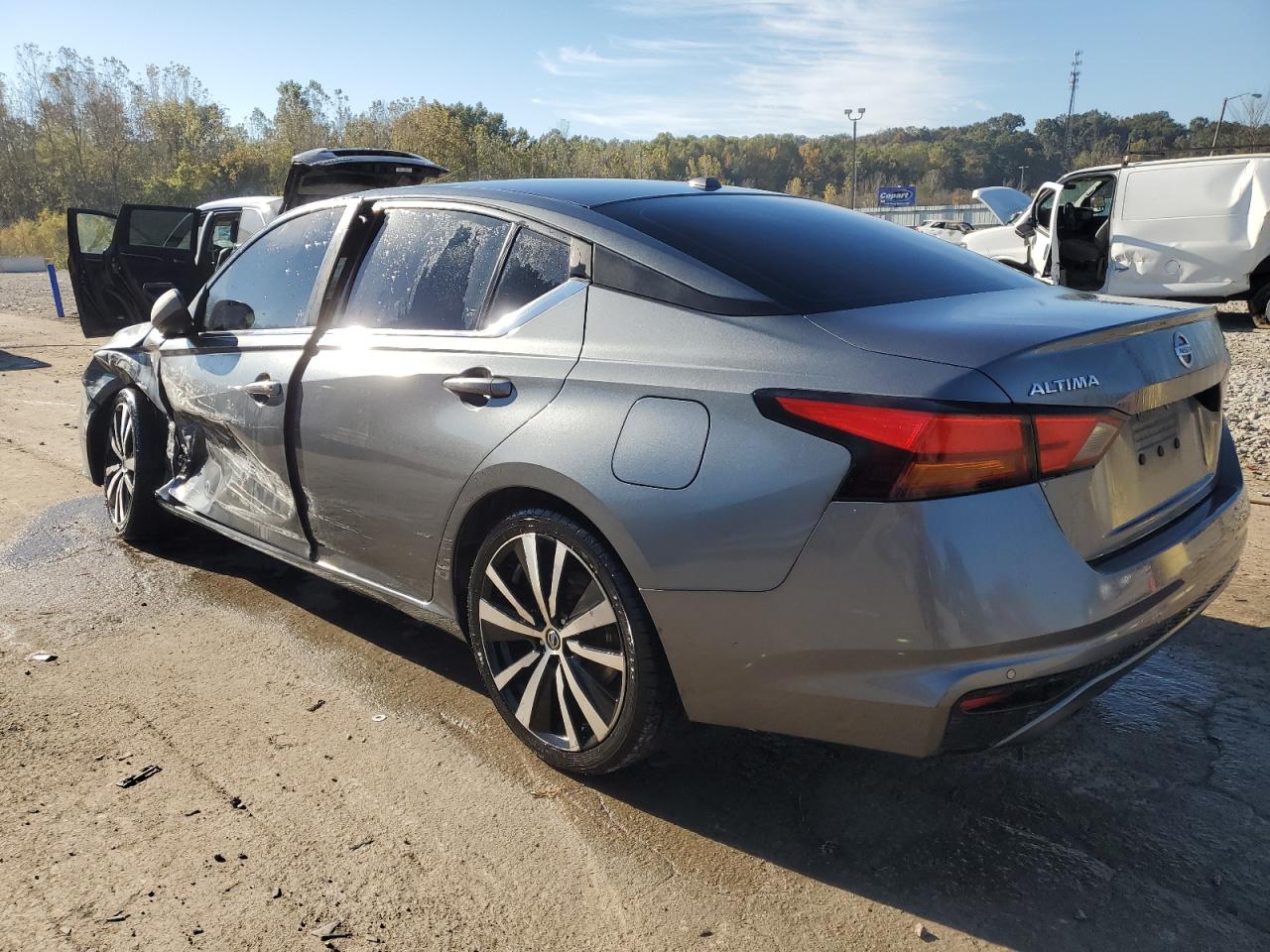 2020 Nissan Altima - Image 2