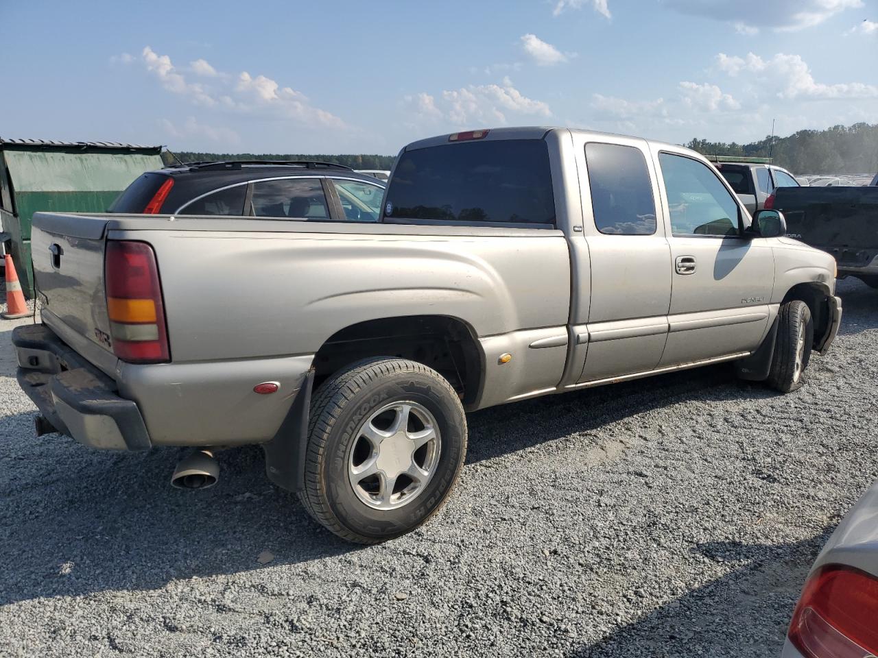 2GTFK69U421383350 2002 GMC Sierra K1500 Denali