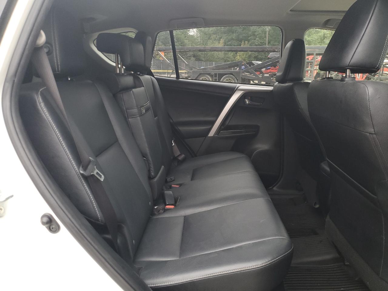 2018 Toyota RAV 4 - Image 11