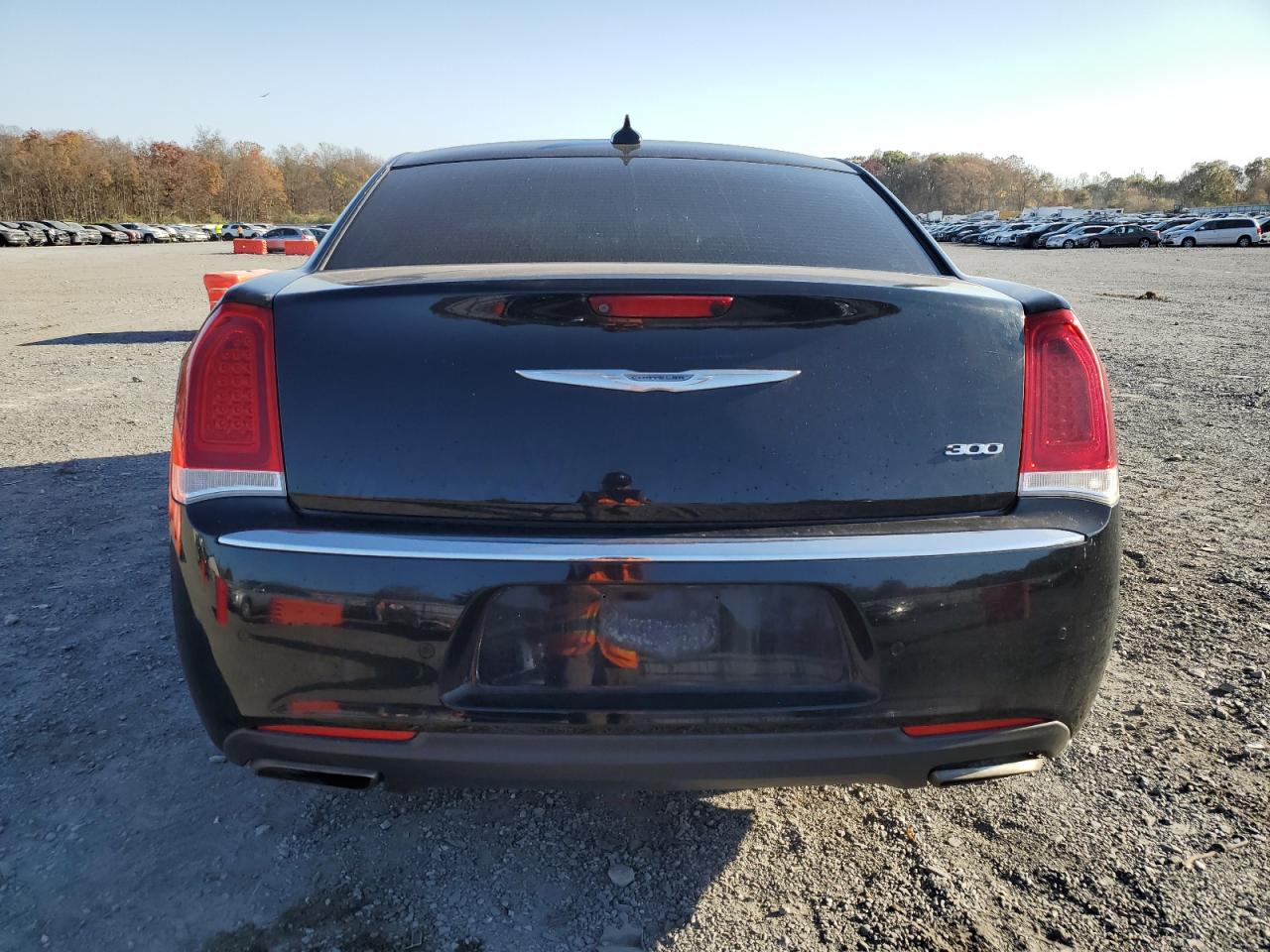 2016 Chrysler 300 Limited VIN: 2C3CCAAG2GH142088 Lot: 77136724