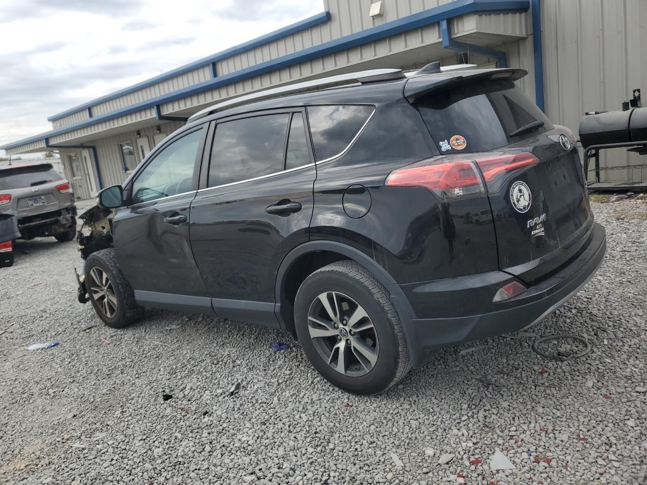 2017 Toyota RAV 4 - Image 2