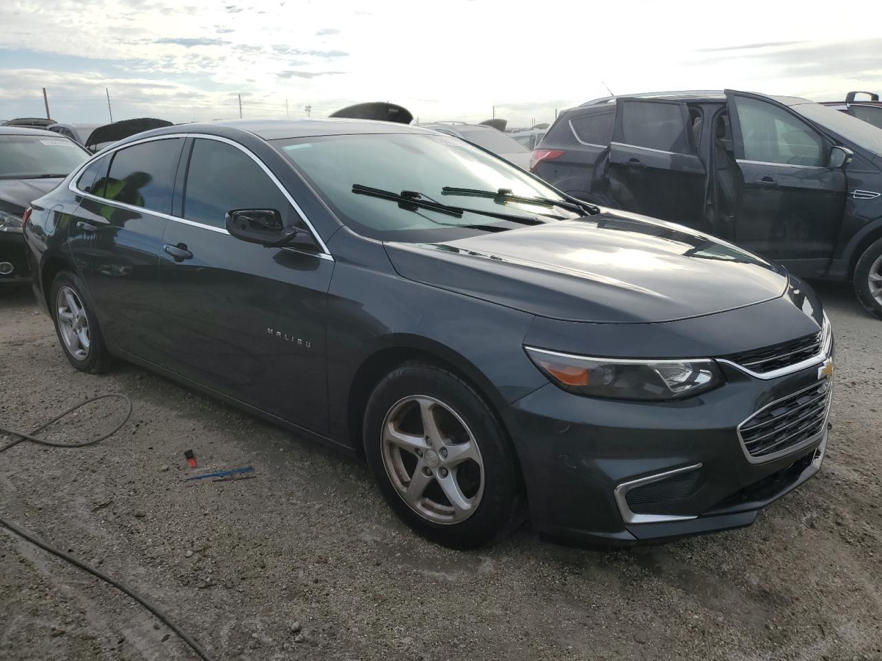 2017 Chevrolet Malibu - Image 4