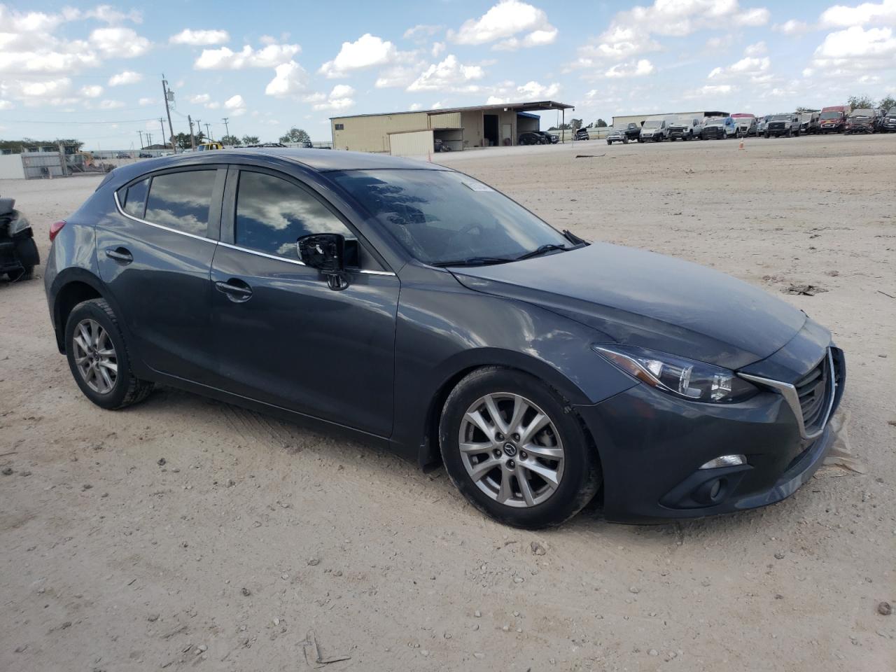 2016 Mazda 3 - Image 4