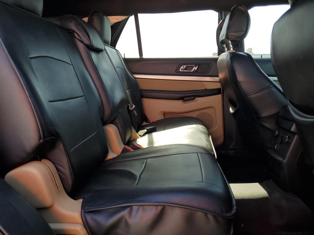2016 Ford Explorer - Image 11