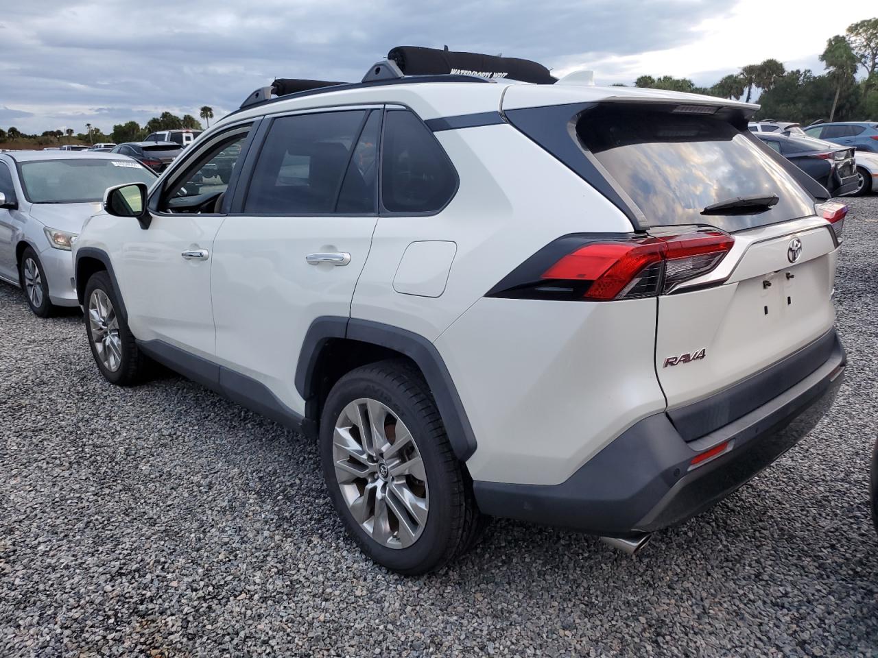 2019 Toyota RAV 4 - Image 2