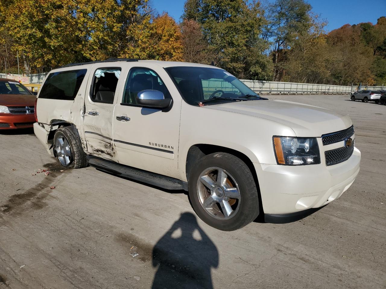 2013 Chevrolet Suburban - Image 4