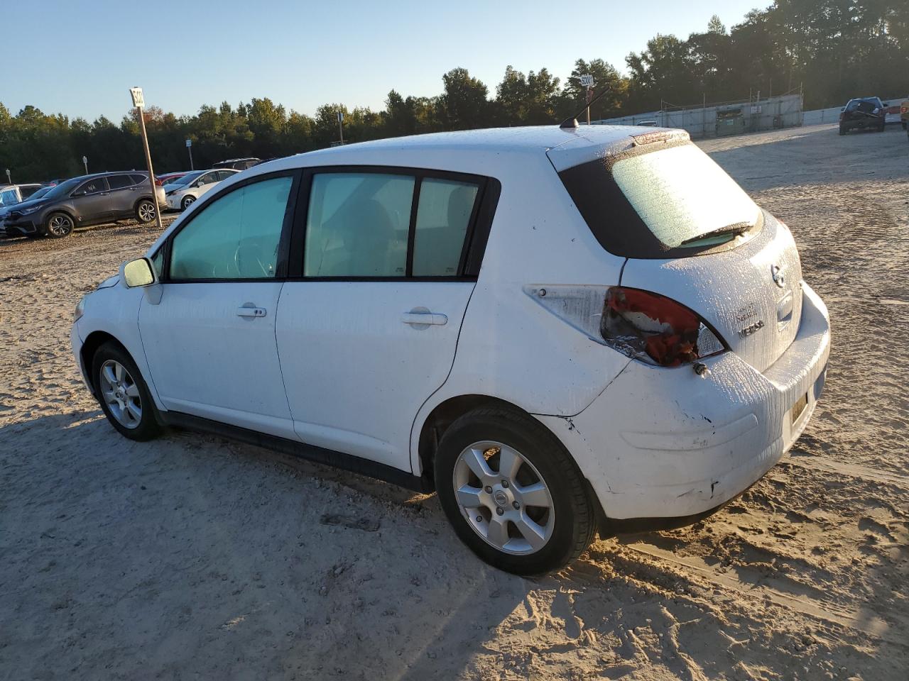 2009 Nissan Versa - Image 2