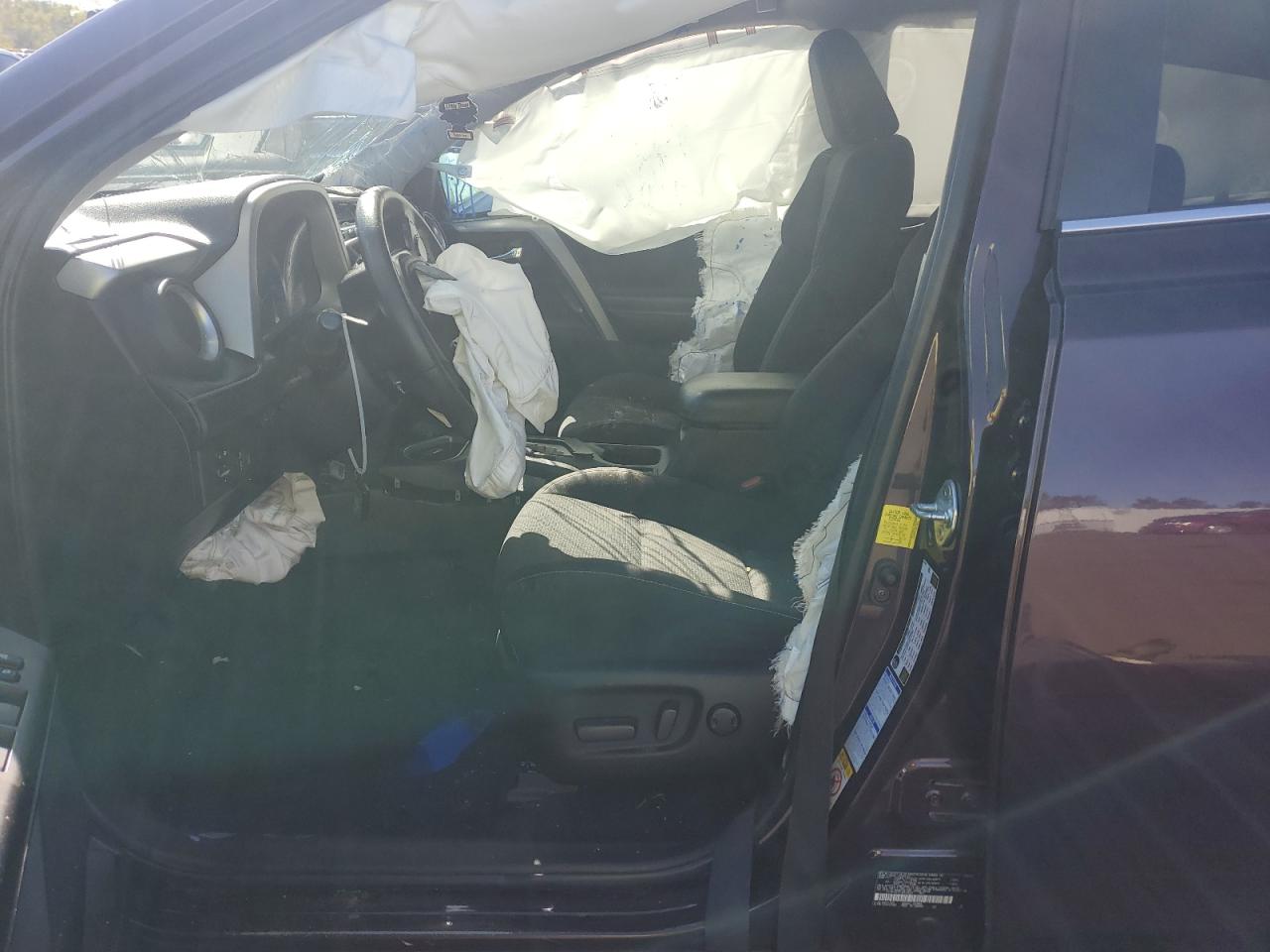 2018 Toyota RAV 4 - Image 7