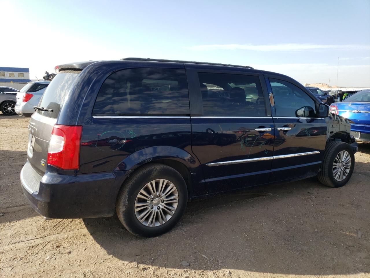 2013 Chrysler Town & Country - Image 3