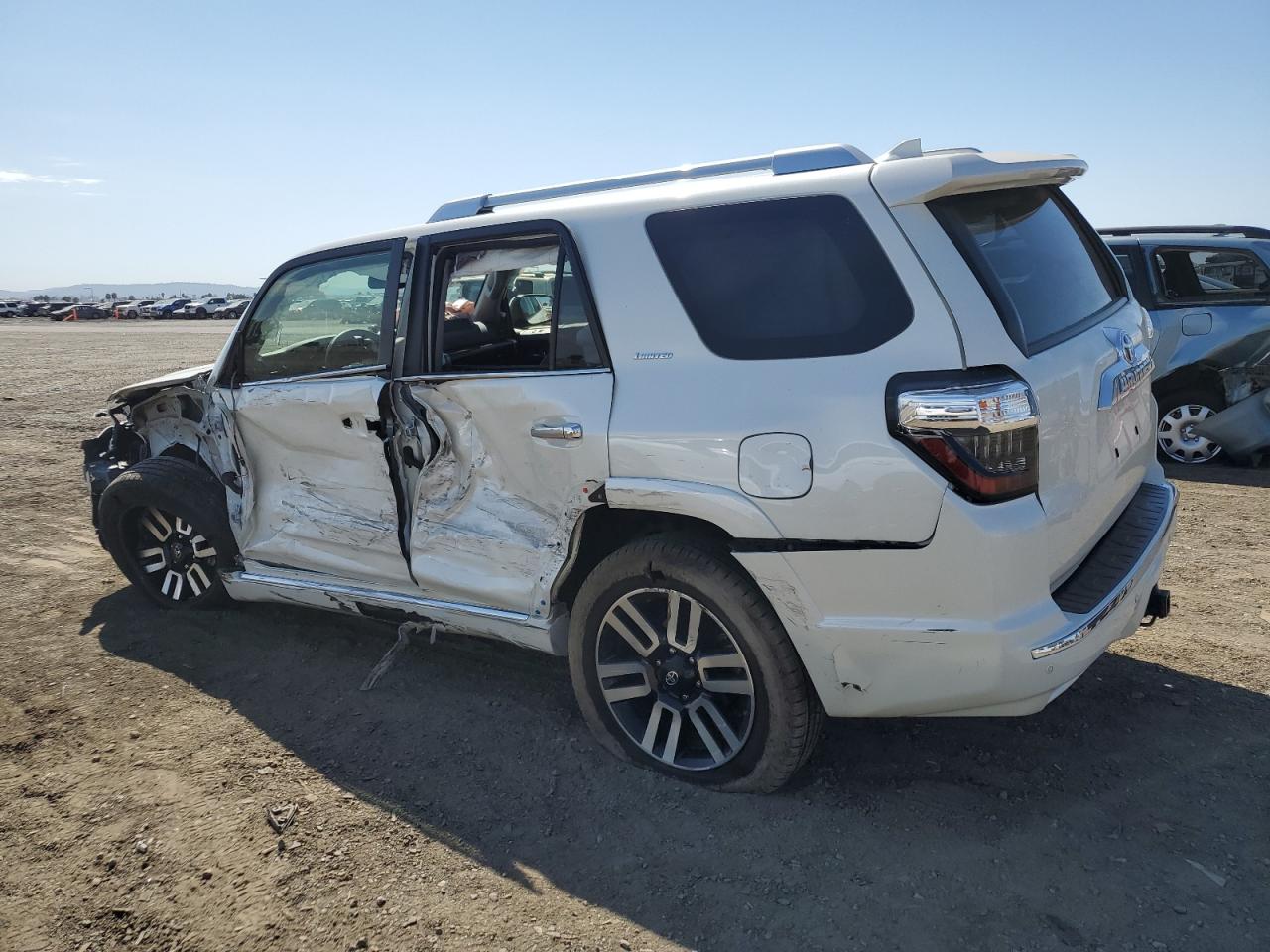 VIN JTEBU5JR7K5686482 2019 TOYOTA 4RUNNER no.2