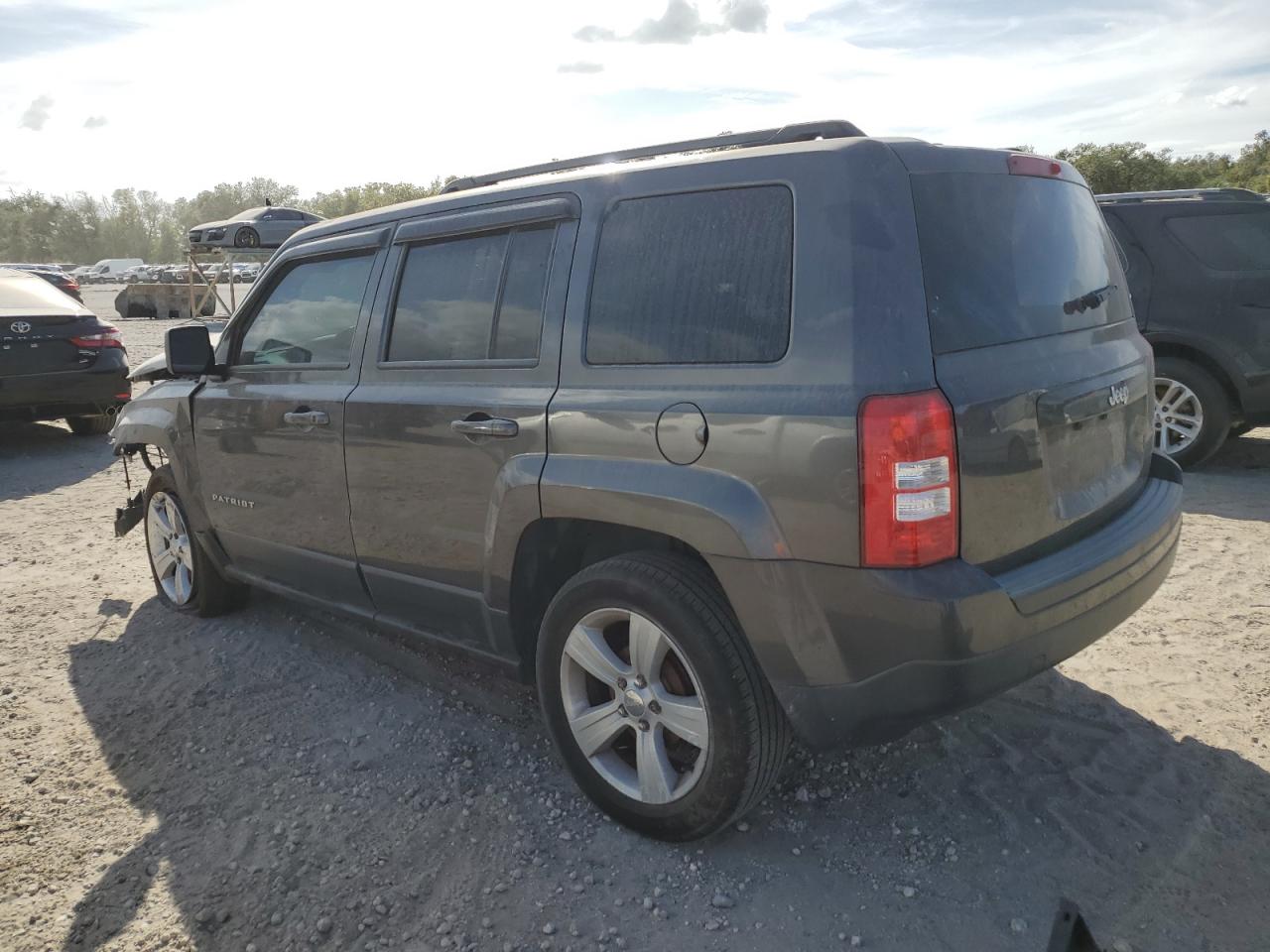 VIN 1C4NJPFB8ED719243 2014 JEEP PATRIOT no.2