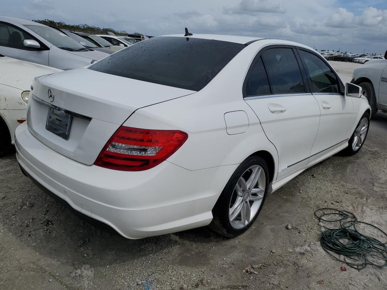 VIN WDDGF4HB1DR290587 2013 MERCEDES-BENZ C-CLASS no.3