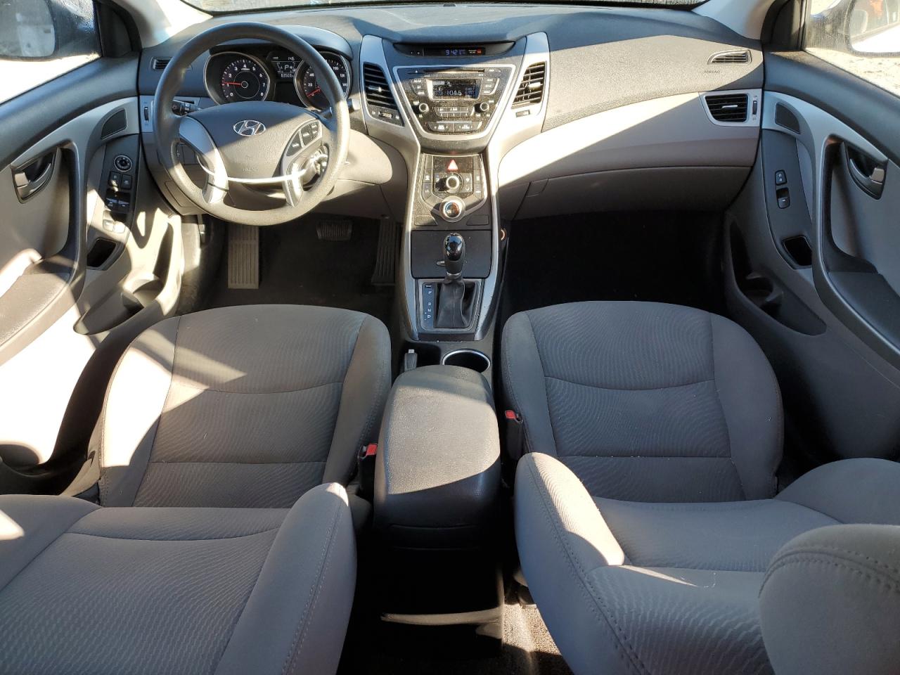 2016 Hyundai Elantra - Image 8