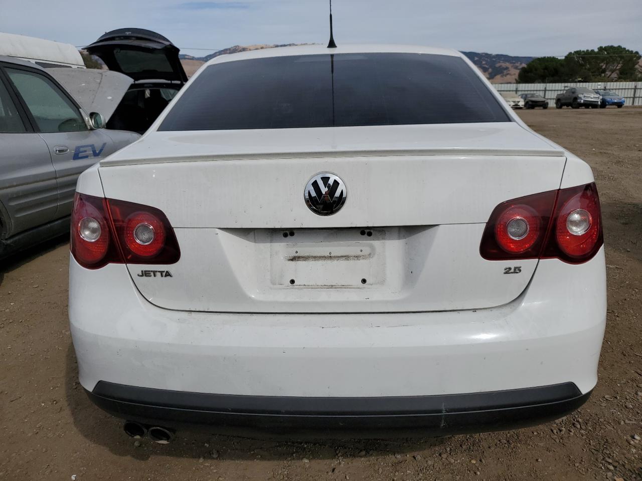 2010 Volkswagen Jetta - Image 6
