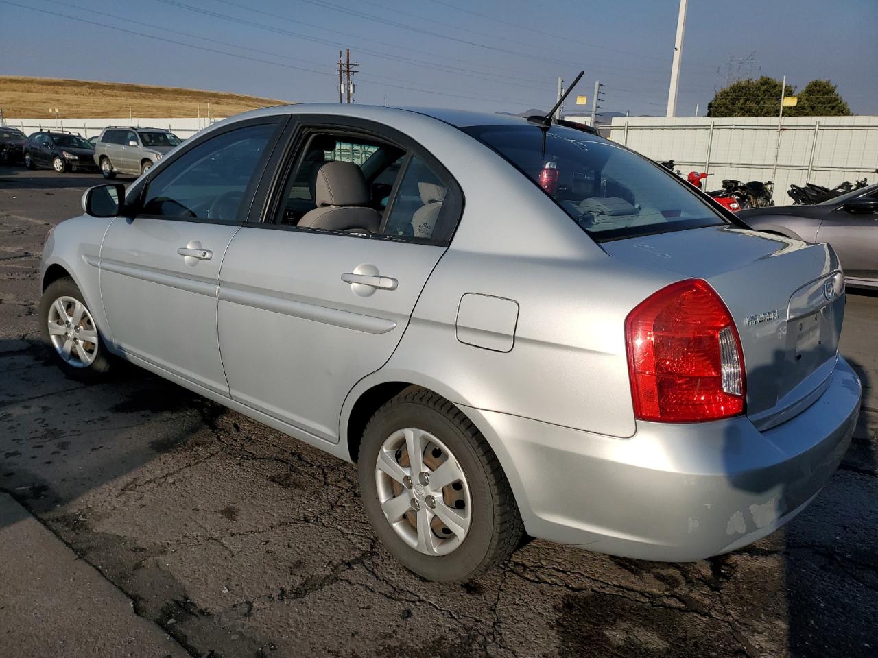 2011 Hyundai Accent - Image 2