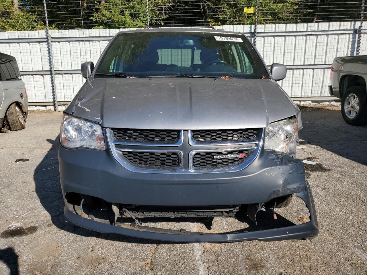2017 Dodge Caravan - Image 5