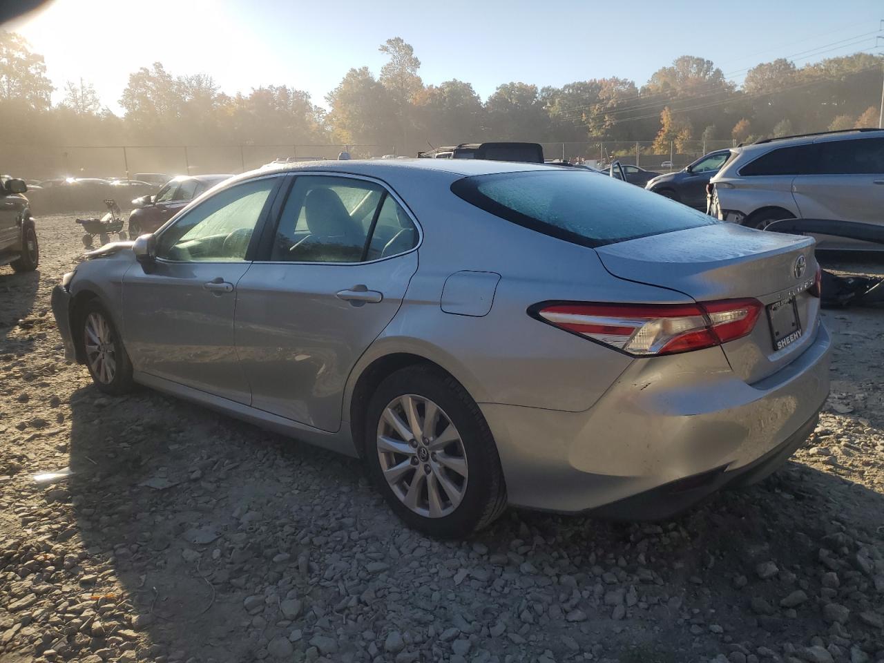 VIN 4T1B11HKXJU115938 2018 TOYOTA CAMRY no.2