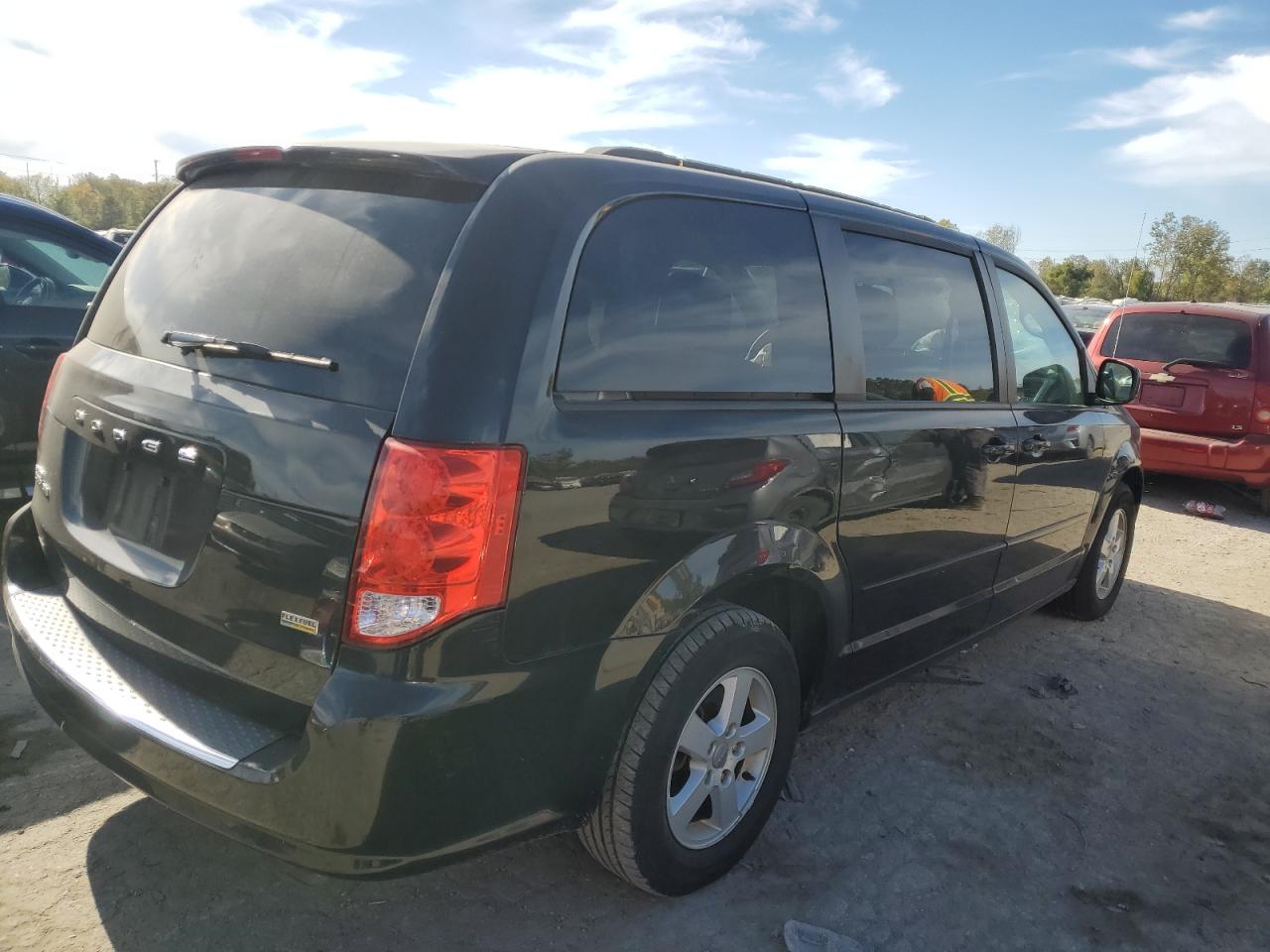 2013 Dodge Caravan - Image 3