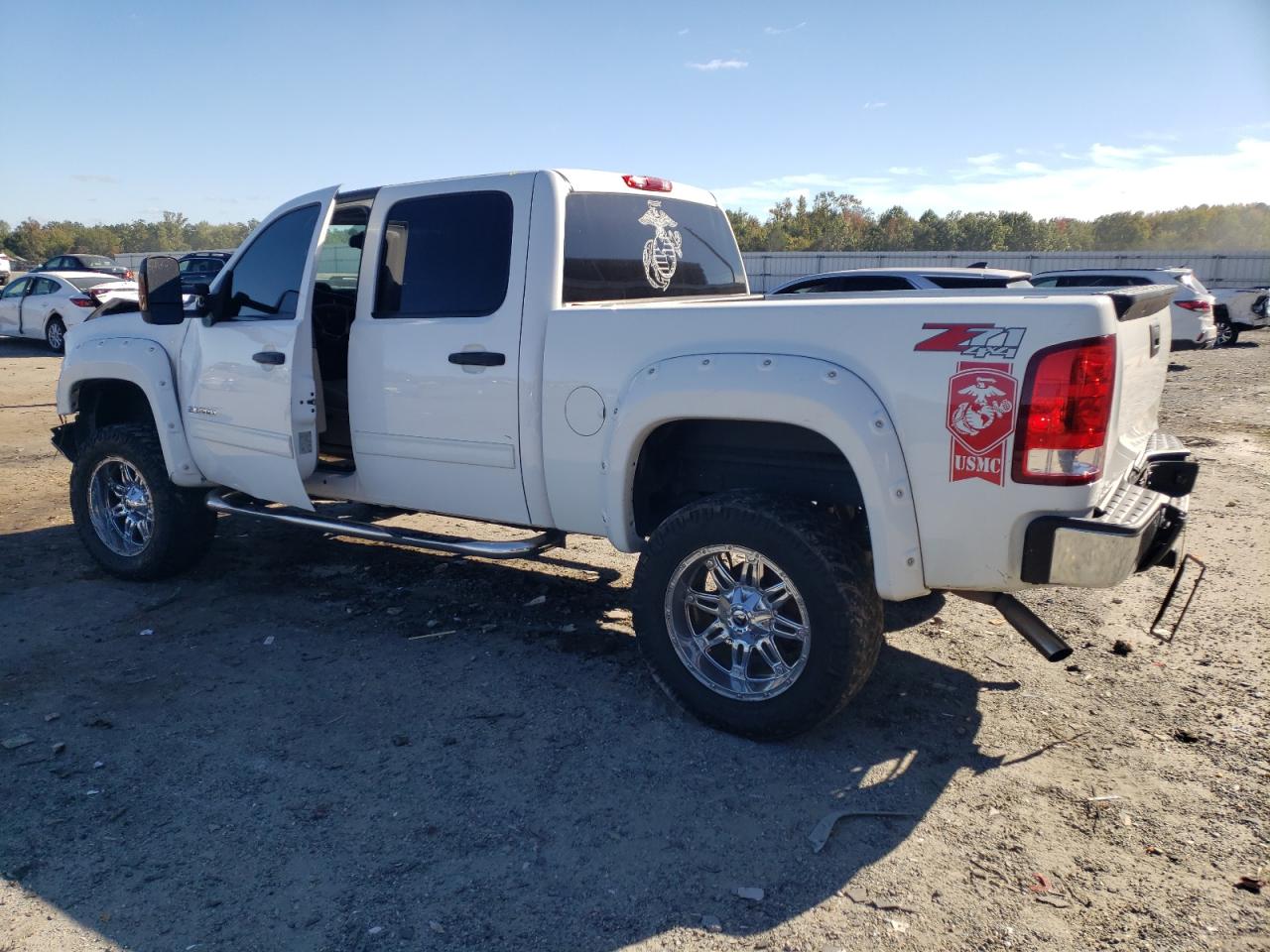 2013 GMC Sierra - Image 2